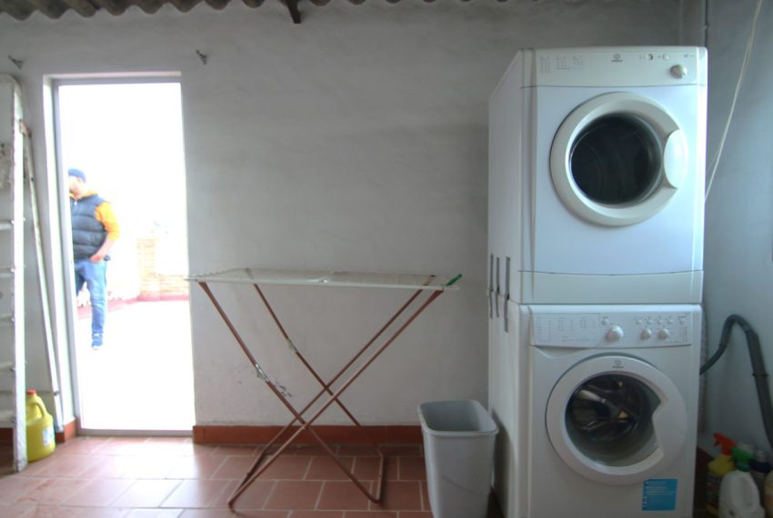 R4235914-Apartment-For-Sale-Guaro-Middle-Floor-5-Beds-285-Built-19