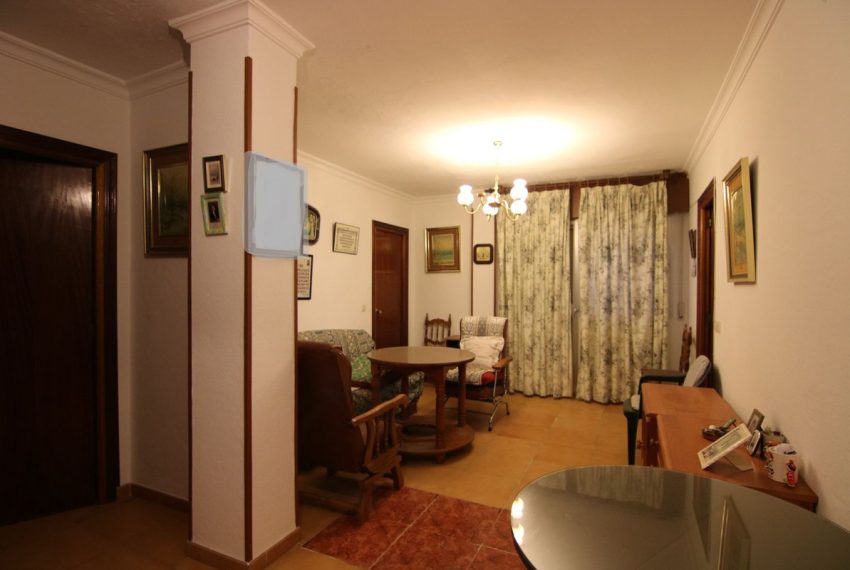 R4235914-Apartment-For-Sale-Guaro-Middle-Floor-5-Beds-285-Built-3