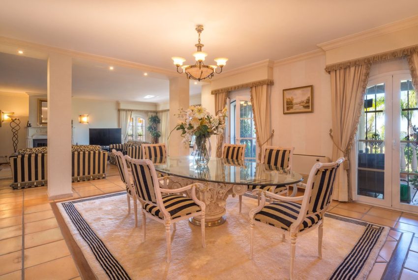 R4248526-Villa-For-Sale-Altos-de-los-Monteros-Detached-8-Beds-1206-Built-16