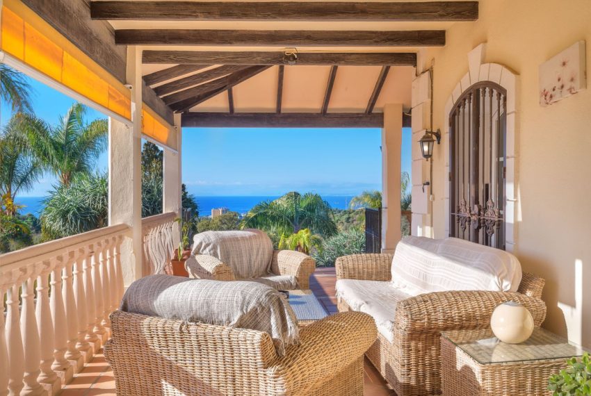 R4248526-Villa-For-Sale-Altos-de-los-Monteros-Detached-8-Beds-1206-Built-3