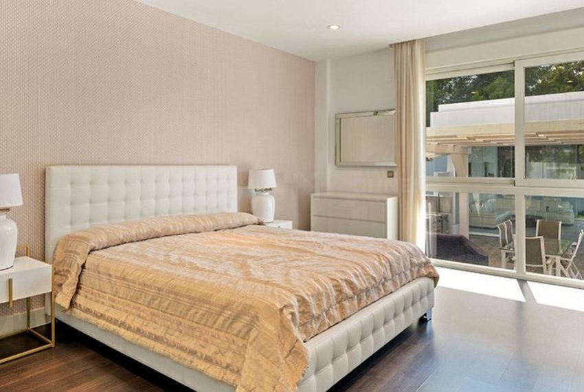 R4563688-Villa-For-Sale-Nueva-Andalucia-Detached-7-Beds-923-Built-10