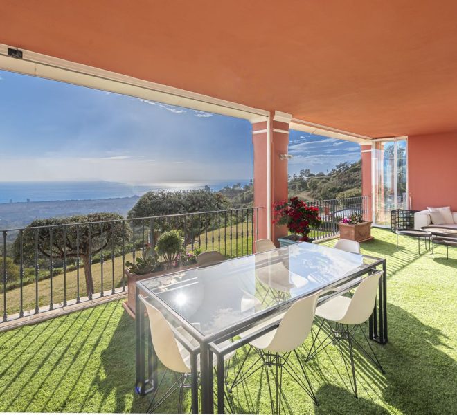 R4654852-Image 1-Middle Floor - 4 Beds - 260 Built