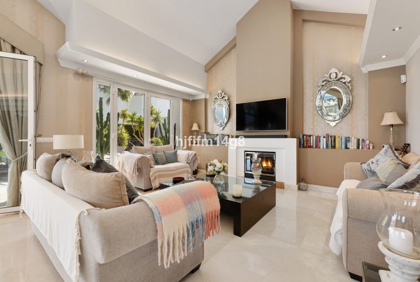 R4942690-Villa-For-Sale-Benahavis-Detached-4-Beds-298-Built-3