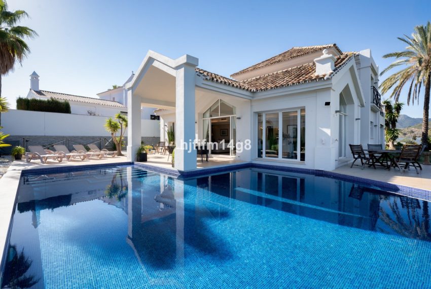 R4942690-Villa-For-Sale-Benahavis-Detached-4-Beds-298-Built