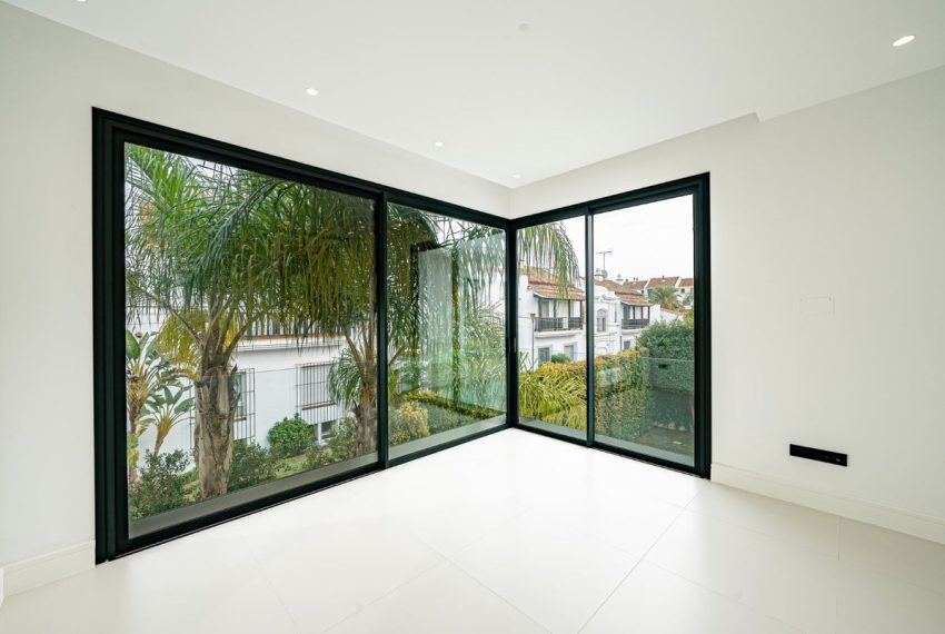R4956721-Villa-For-Sale-The-Golden-Mile-Detached-4-Beds-435-Built-17