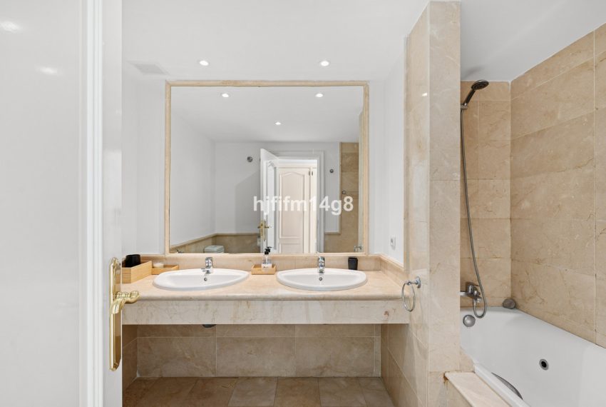 R4967230-Townhouse-For-Sale-Nueva-Andalucia-Terraced-3-Beds-280-Built-12