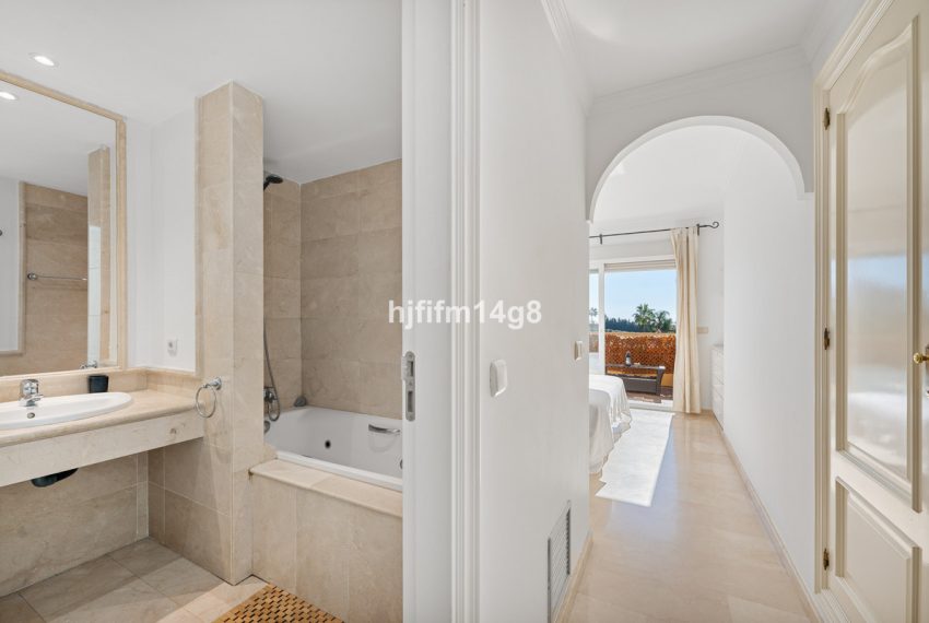 R4967230-Townhouse-For-Sale-Nueva-Andalucia-Terraced-3-Beds-280-Built-13