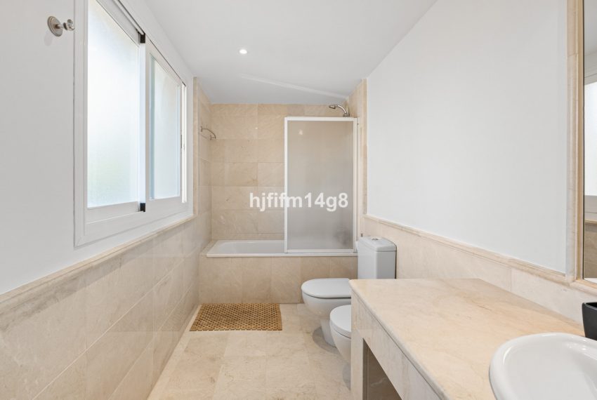 R4967230-Townhouse-For-Sale-Nueva-Andalucia-Terraced-3-Beds-280-Built-15