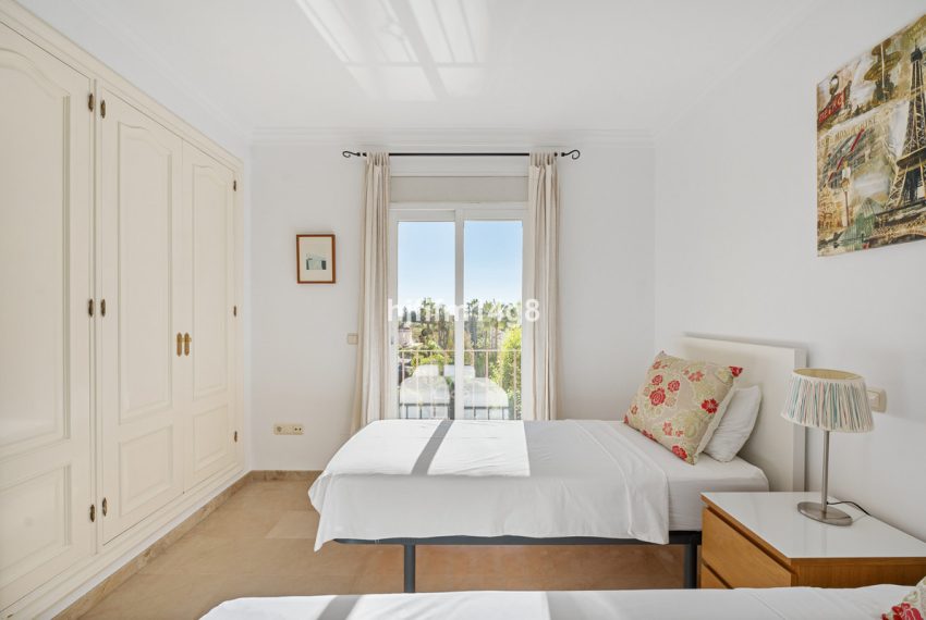 R4967230-Townhouse-For-Sale-Nueva-Andalucia-Terraced-3-Beds-280-Built-17