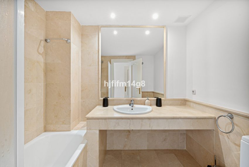 R4967230-Townhouse-For-Sale-Nueva-Andalucia-Terraced-3-Beds-280-Built-18