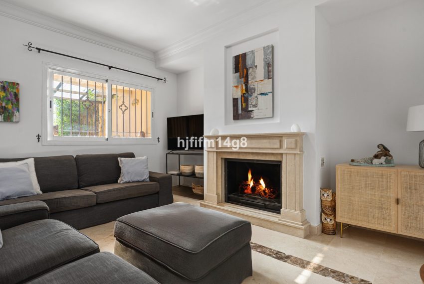 R4967230-Townhouse-For-Sale-Nueva-Andalucia-Terraced-3-Beds-280-Built-4