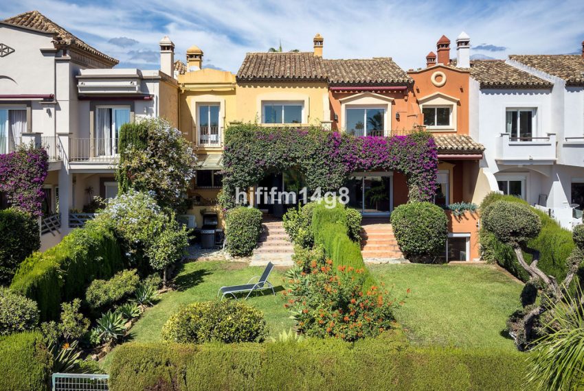 R4967230-Townhouse-For-Sale-Nueva-Andalucia-Terraced-3-Beds-280-Built