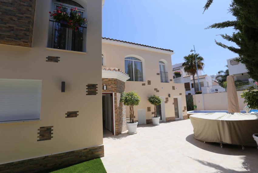 R3266584-Villa-For-Sale-Marbella-Detached-3-Beds-241-Built-2