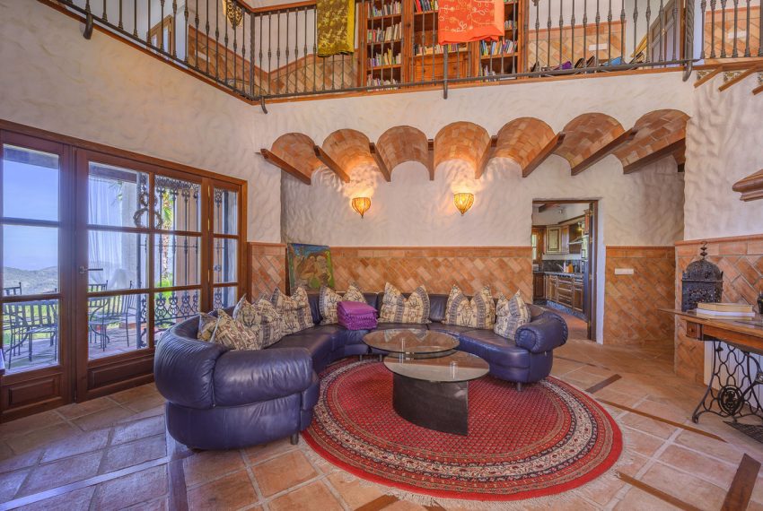 R3576427-Villa-For-Sale-Ojen-Detached-8-Beds-950-Built-4