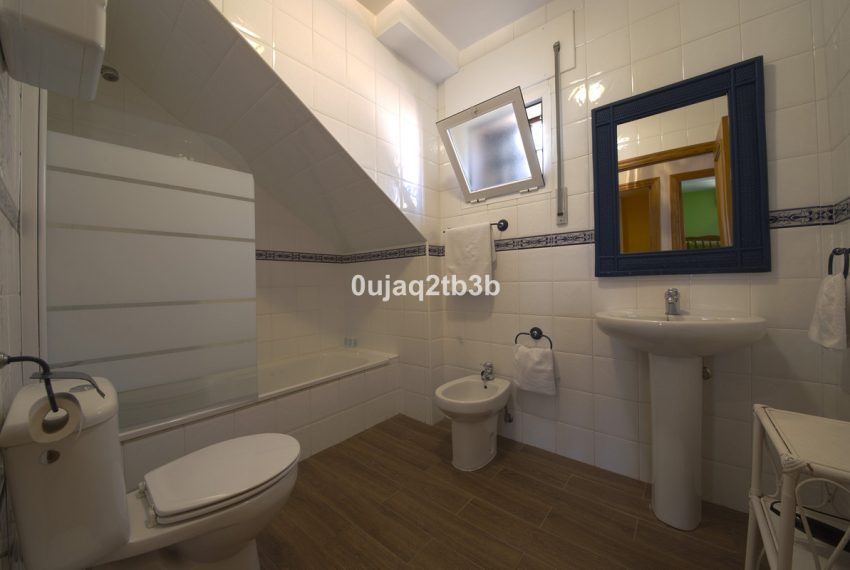 R3975967-Villa-For-Sale-Estepona-Detached-6-Beds-292-Built-5