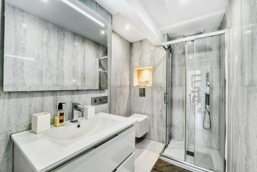 R4126801-Apartment-For-Sale-Elviria-Penthouse-4-Beds-205-Built-17
