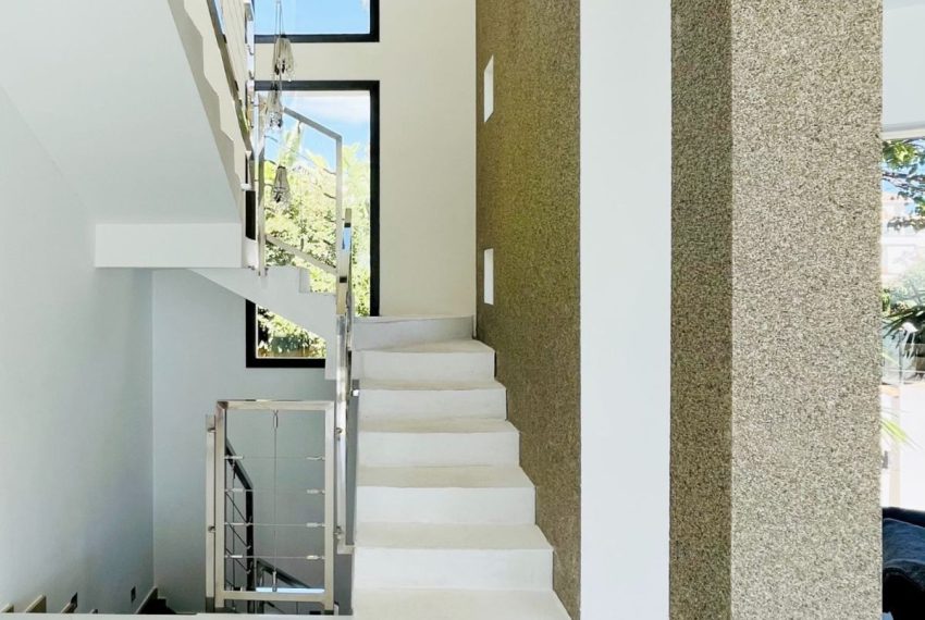 R4145284-Villa-For-Sale-Las-Chapas-Detached-7-Beds-1000-Built-17