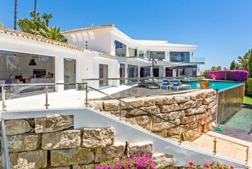 R4145284-Villa-For-Sale-Las-Chapas-Detached-7-Beds-1000-Built-2