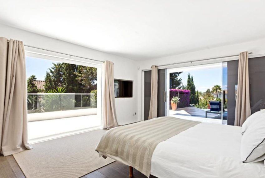 R4145284-Villa-For-Sale-Las-Chapas-Detached-7-Beds-1000-Built-5