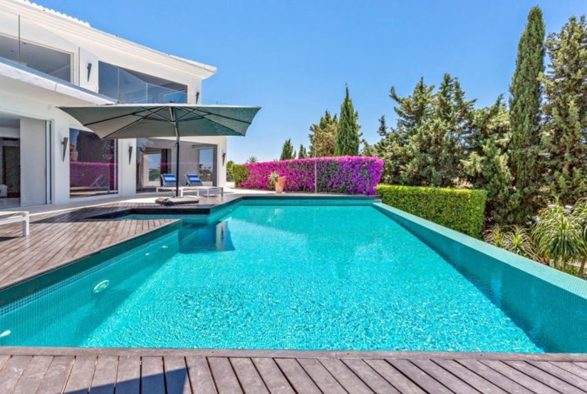 R4145284-Villa-For-Sale-Las-Chapas-Detached-7-Beds-1000-Built