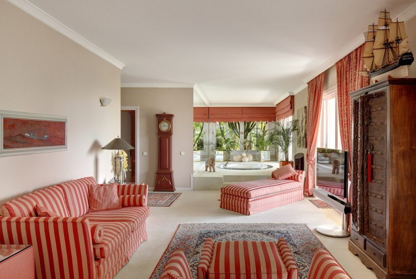 R4300657-Villa-For-Sale-Rio-Real-Detached-10-Beds-2650-Built-2
