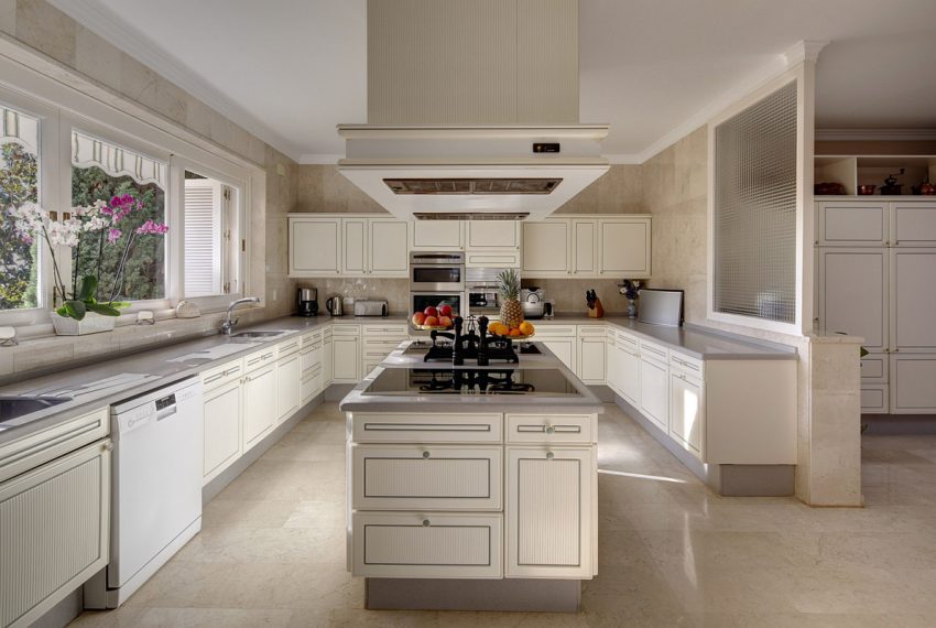R4300657-Villa-For-Sale-Rio-Real-Detached-10-Beds-2650-Built-7
