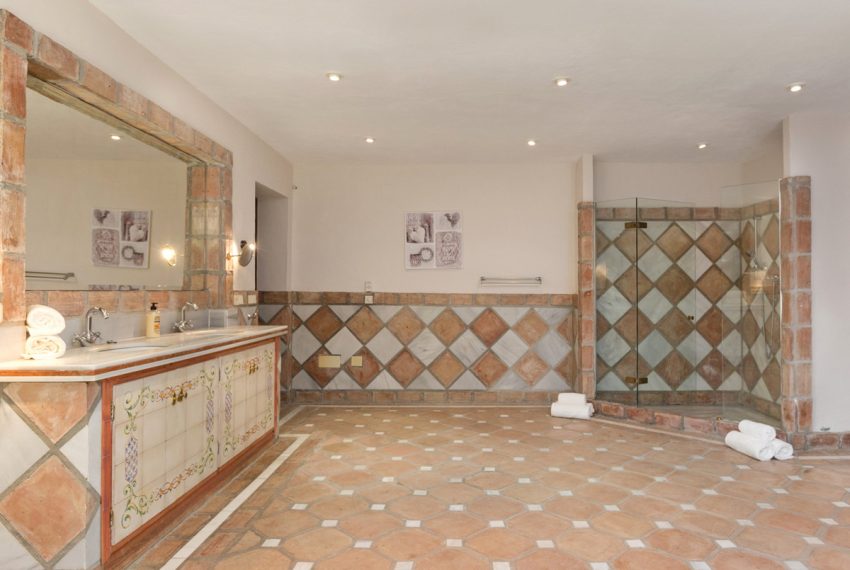 R4301005-Villa-For-Sale-Benahavis-Detached-14-Beds-1019-Built-18
