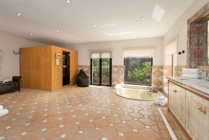R4301005-Villa-For-Sale-Benahavis-Detached-14-Beds-1019-Built-19
