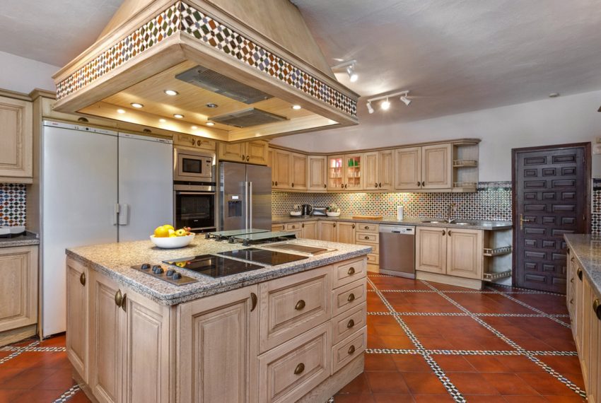 R4301005-Villa-For-Sale-Benahavis-Detached-14-Beds-1019-Built-3