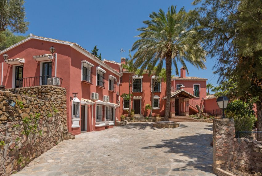 R4301005-Villa-For-Sale-Benahavis-Detached-14-Beds-1019-Built-4