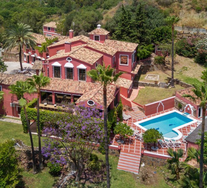 R4301005-Image 1-Detached - 14 Beds - 1019 Built