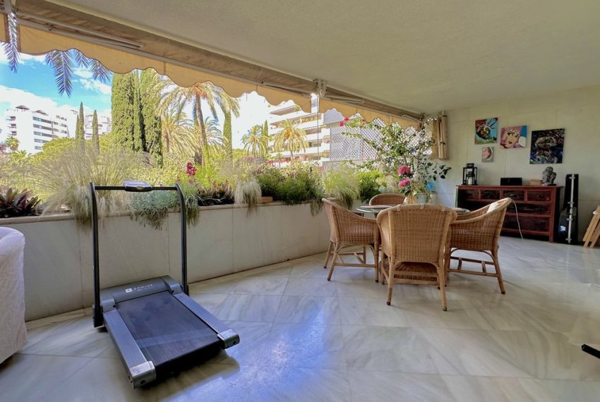 R4308397-Apartment-For-Sale-The-Golden-Mile-Middle-Floor-3-Beds-190-Built-1