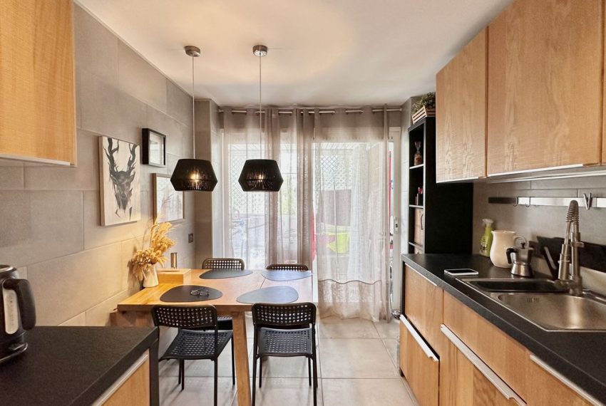 R4308397-Apartment-For-Sale-The-Golden-Mile-Middle-Floor-3-Beds-190-Built-11