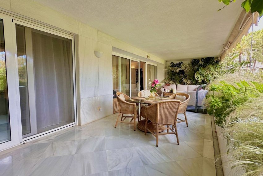 R4308397-Apartment-For-Sale-The-Golden-Mile-Middle-Floor-3-Beds-190-Built-16