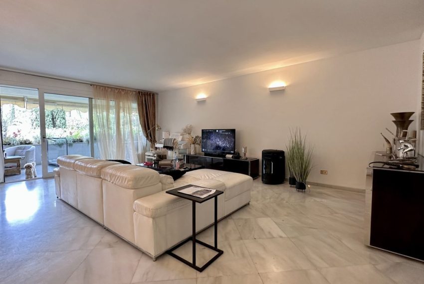 R4308397-Apartment-For-Sale-The-Golden-Mile-Middle-Floor-3-Beds-190-Built-2