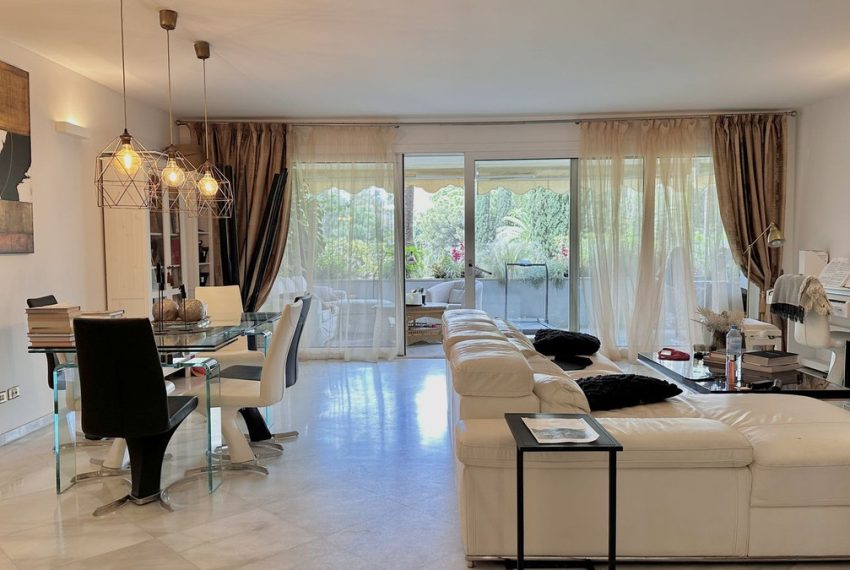 R4308397-Apartment-For-Sale-The-Golden-Mile-Middle-Floor-3-Beds-190-Built-3