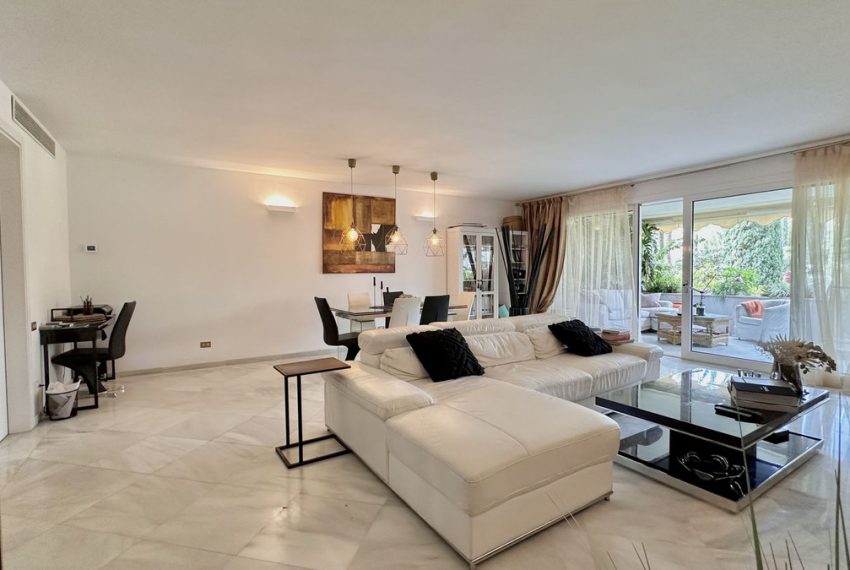 R4308397-Apartment-For-Sale-The-Golden-Mile-Middle-Floor-3-Beds-190-Built-4