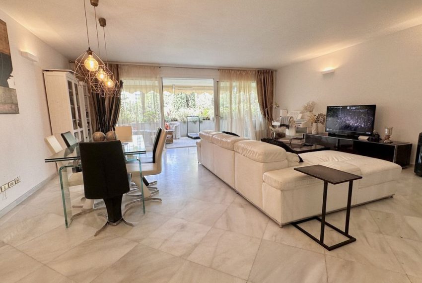 R4308397-Apartment-For-Sale-The-Golden-Mile-Middle-Floor-3-Beds-190-Built-5