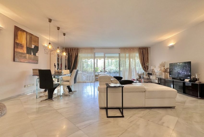 R4308397-Apartment-For-Sale-The-Golden-Mile-Middle-Floor-3-Beds-190-Built-6