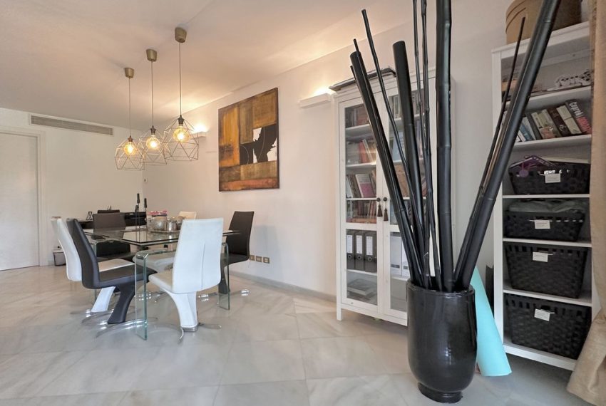 R4308397-Apartment-For-Sale-The-Golden-Mile-Middle-Floor-3-Beds-190-Built-8