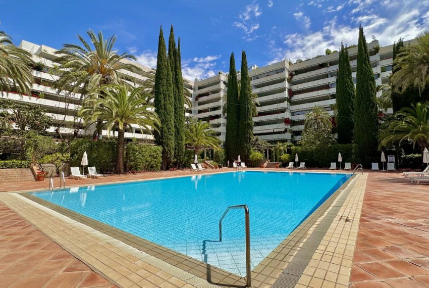 R4308397-Apartment-For-Sale-The-Golden-Mile-Middle-Floor-3-Beds-190-Built