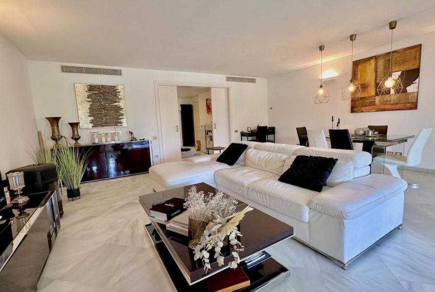 R4308397-Apartment-For-Sale-The-Golden-Mile-Middle-Floor-3-Beds-190-Built-9