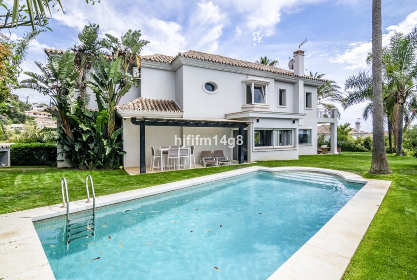 R4323565-Villa-For-Sale-El-Rosario-Detached-4-Beds-380-Built-1