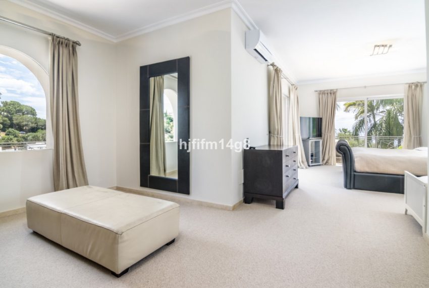 R4323565-Villa-For-Sale-El-Rosario-Detached-4-Beds-380-Built-12
