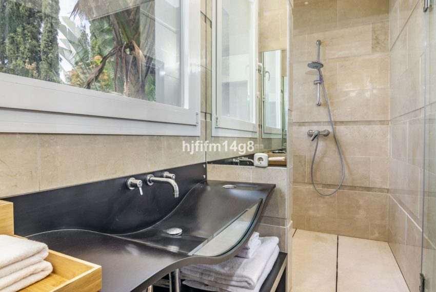R4323565-Villa-For-Sale-El-Rosario-Detached-4-Beds-380-Built-16