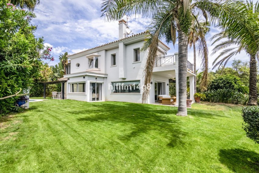 R4323565-Villa-For-Sale-El-Rosario-Detached-4-Beds-380-Built-2