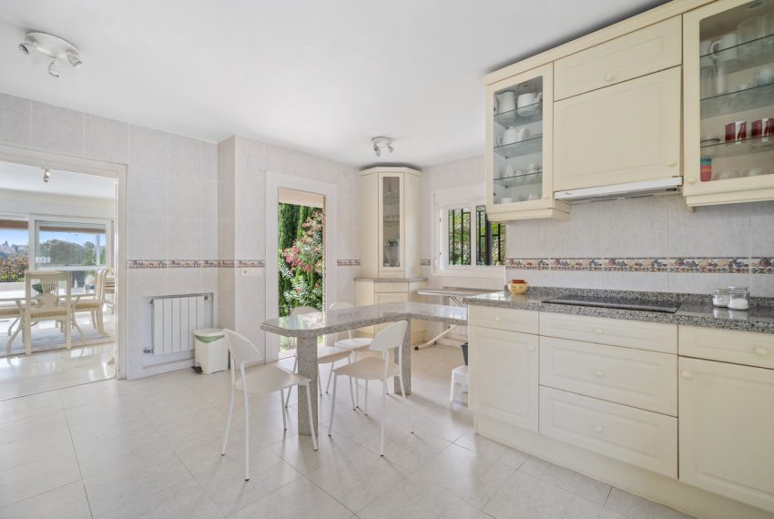 R4380433-Villa-For-Sale-Guadalmina-Alta-Detached-4-Beds-307-Built-11