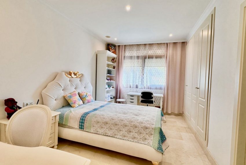 R4418494-Apartment-For-Sale-The-Golden-Mile-Middle-Floor-3-Beds-153-Built-18