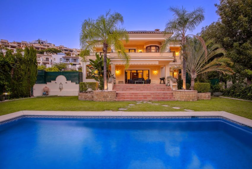 R4447306-Villa-For-Sale-Los-Arqueros-Detached-6-Beds-645-Built-1