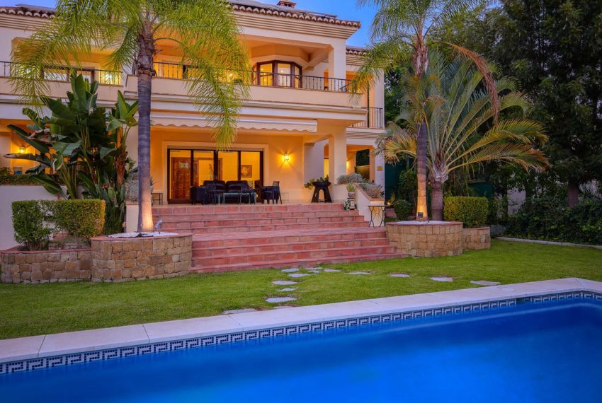 R4447306-Villa-For-Sale-Los-Arqueros-Detached-6-Beds-645-Built